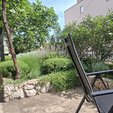 Apartman Vitamare 160 M From The Beach Novi Vinodolski Exterior photo