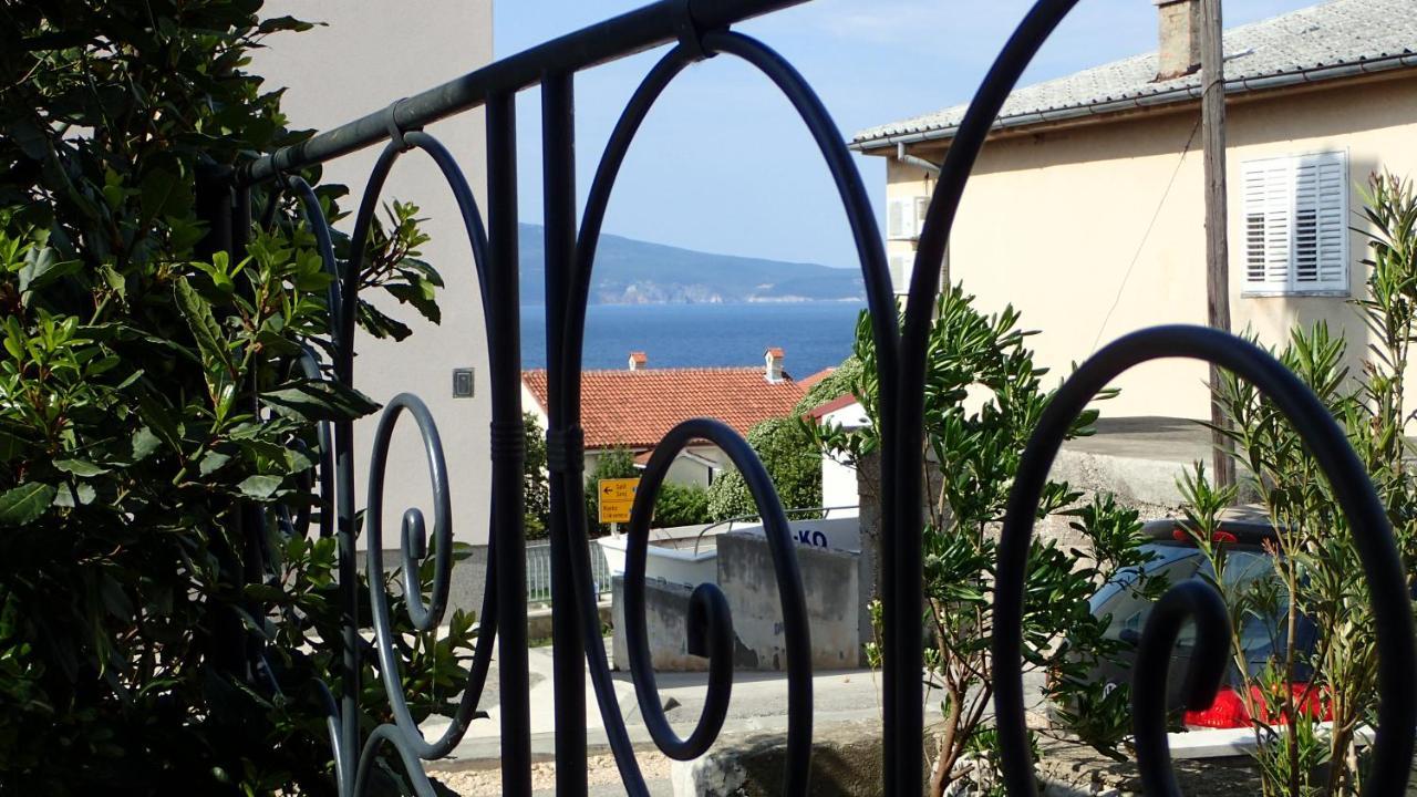 Apartman Vitamare 160 M From The Beach Novi Vinodolski Exterior photo