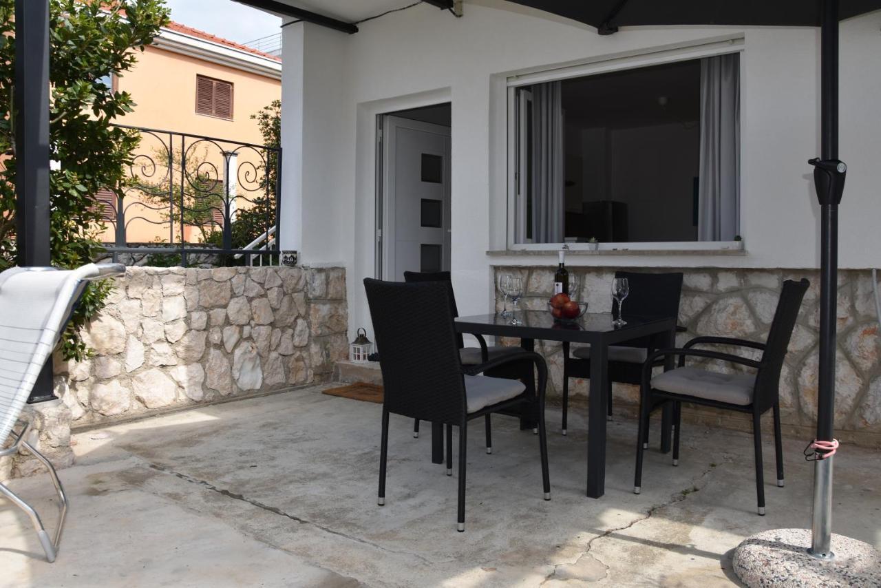 Apartman Vitamare 160 M From The Beach Novi Vinodolski Exterior photo