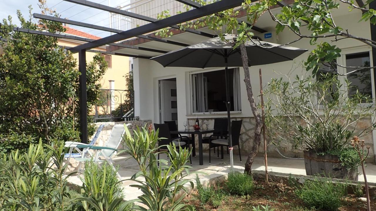 Apartman Vitamare 160 M From The Beach Novi Vinodolski Exterior photo
