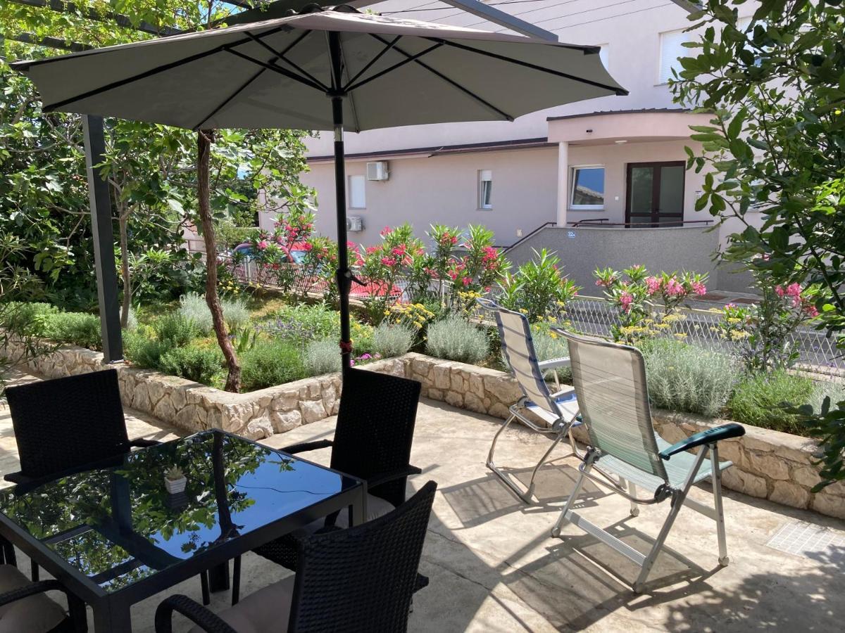 Apartman Vitamare 160 M From The Beach Novi Vinodolski Exterior photo